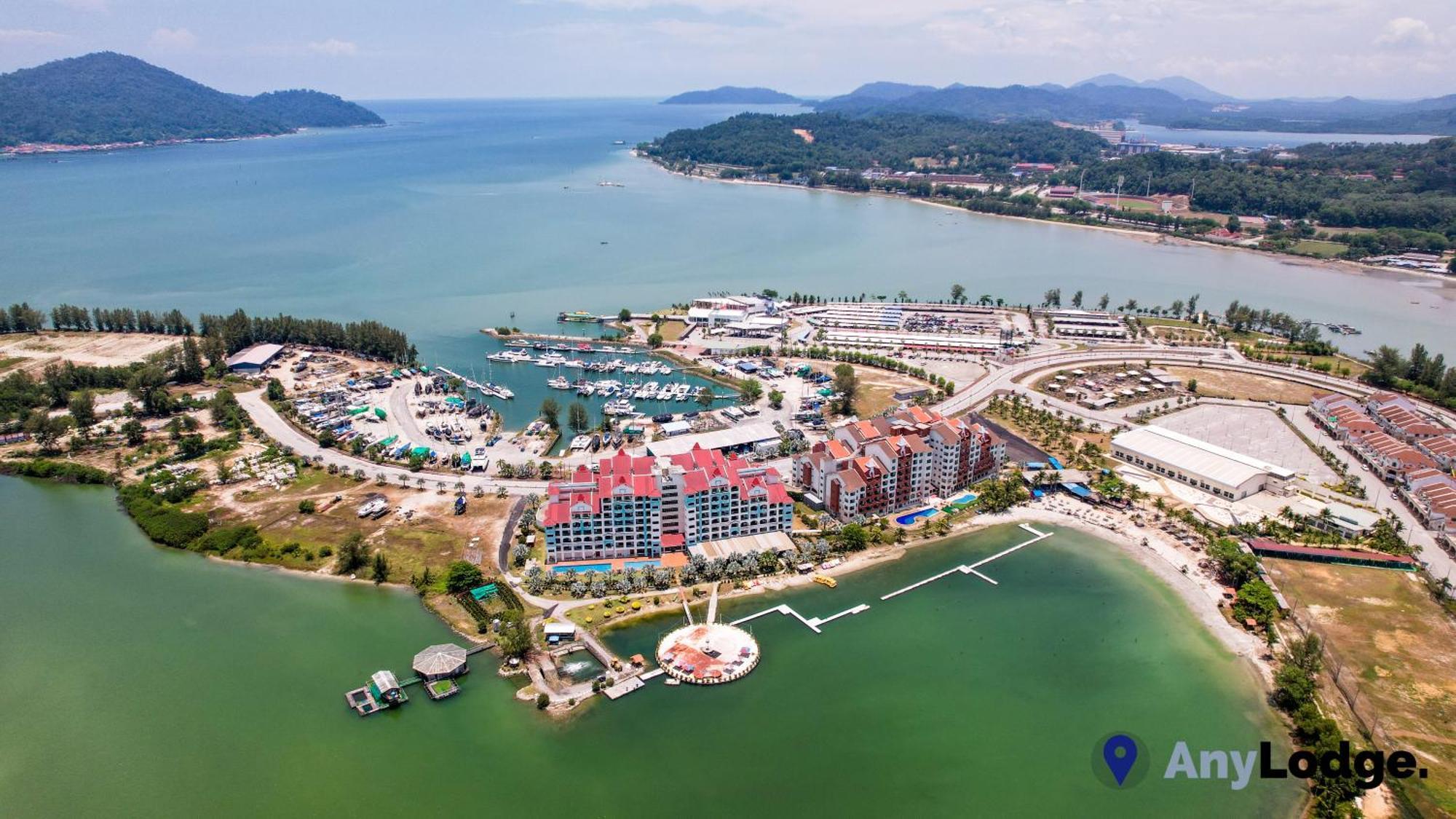 Anylodge Waterfront Marina Island Pangkor 卢穆特 外观 照片