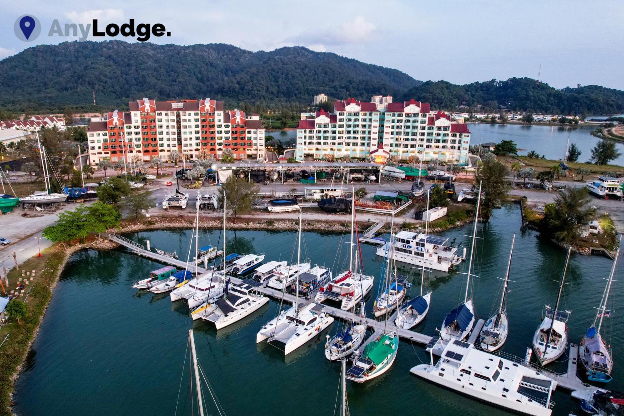 Anylodge Waterfront Marina Island Pangkor 卢穆特 外观 照片